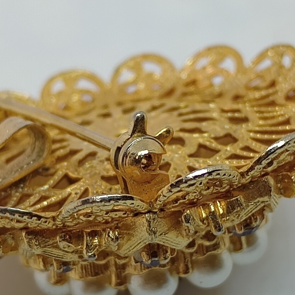 * vintage Purple rhinestone & faux pearl gold tone pin brooch or pendant - Picture 6 of 6